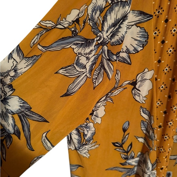 NWT Siren Lily Women’s Mustard Floral Coverup – 1X – Sheer Shawl with Sleeves - Picture 3 of 6